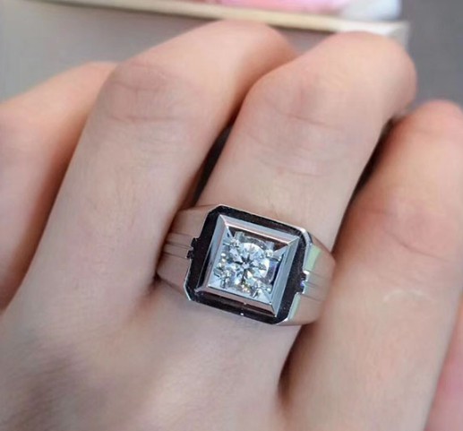 男士鉆戒戴哪個(gè)手?男士鉆戒戴法和寓意分享