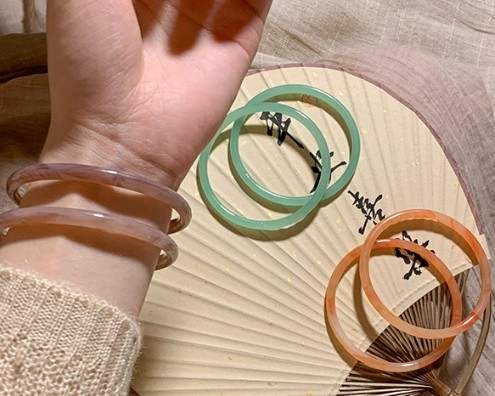 祖母綠和翡翠有什么區(qū)別?顏色和價(jià)值的對(duì)比分析