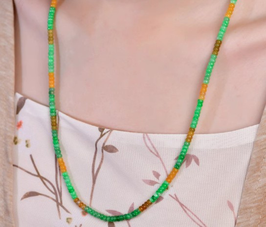 南紅是翡翠還是瑪瑙?從成分到外觀的對(duì)比