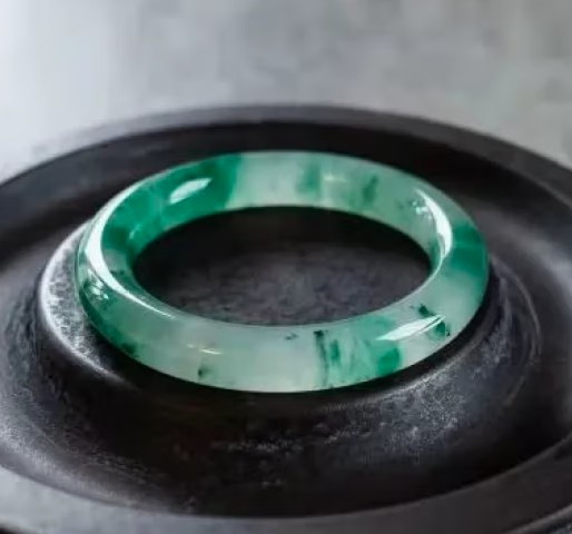 獨(dú)龍玉與翡翠哪個值錢