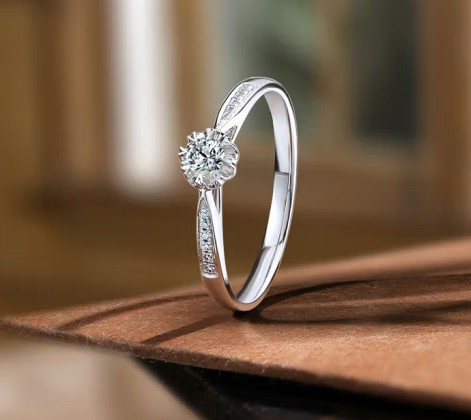 女生婚戒戴在哪個(gè)手上