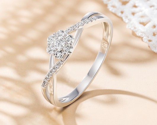 女士鉆戒戴哪個(gè)手指