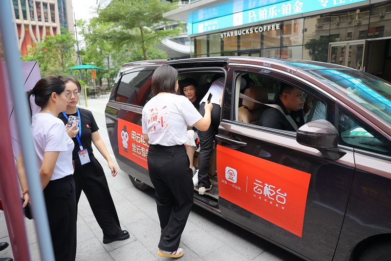 云柜臺(tái)免費(fèi)專(zhuān)車(chē)