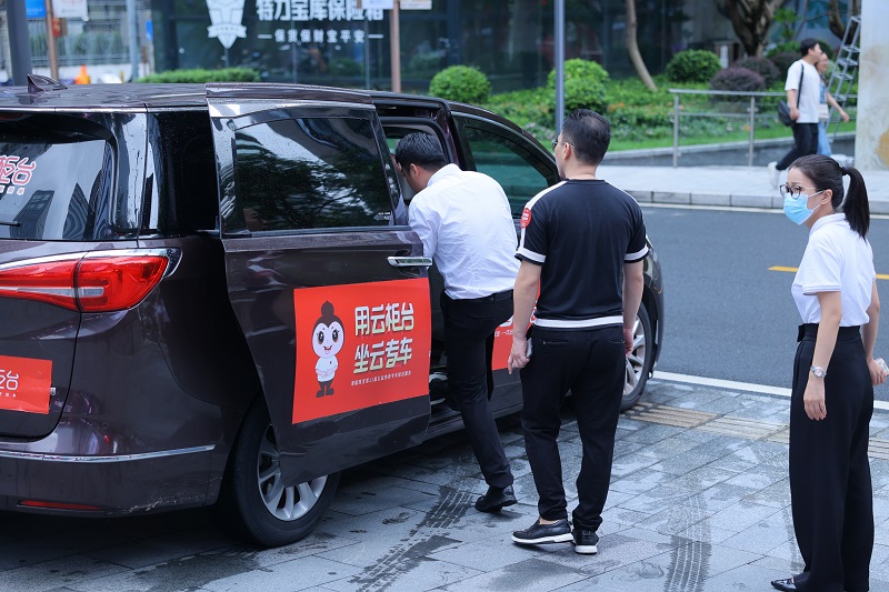 云柜臺(tái)免費(fèi)專(zhuān)車(chē)