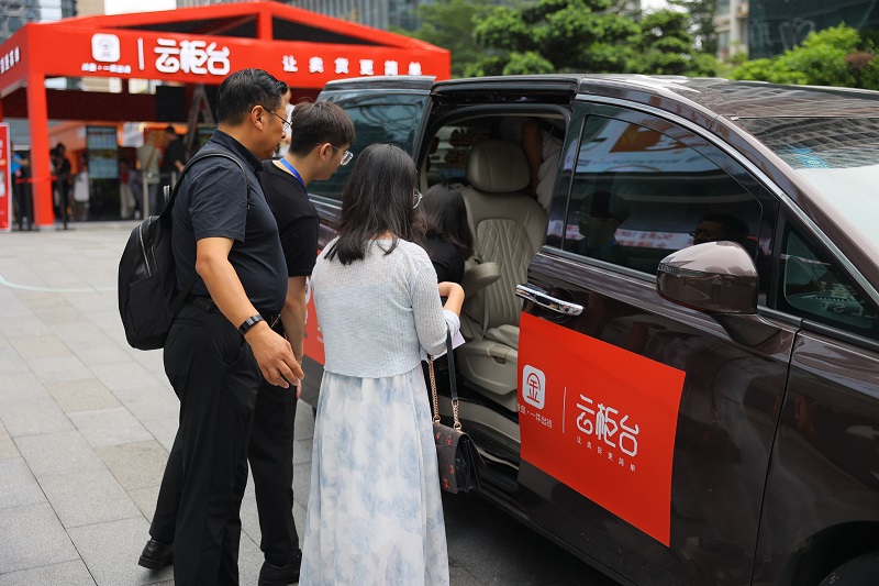 云柜臺(tái)免費(fèi)專(zhuān)車(chē)